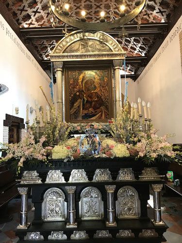 Adolfo Floristas Decorados con flores para iglesia